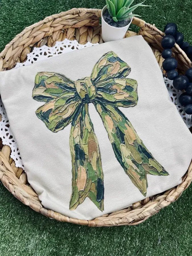Painted Style Camo Bow(Gildan Tee)